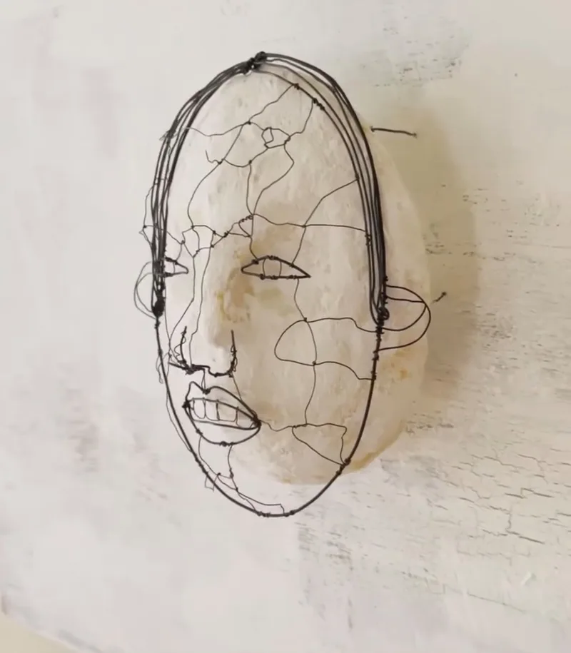 2D Mask: Wire Face Form of Lady